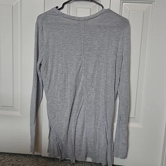 Athleta Lightweight Long Sleeved T Shirt Size Small - Picture 4 of 6